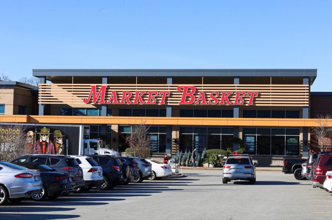 Market Basket Boardroom Battle: Sisters Oust CEO’s Last Ally in Family Power Struggle